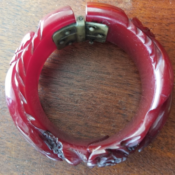 DEEP RED genuine bakelite CLAMPER hands & roses - Picture 2 of 8